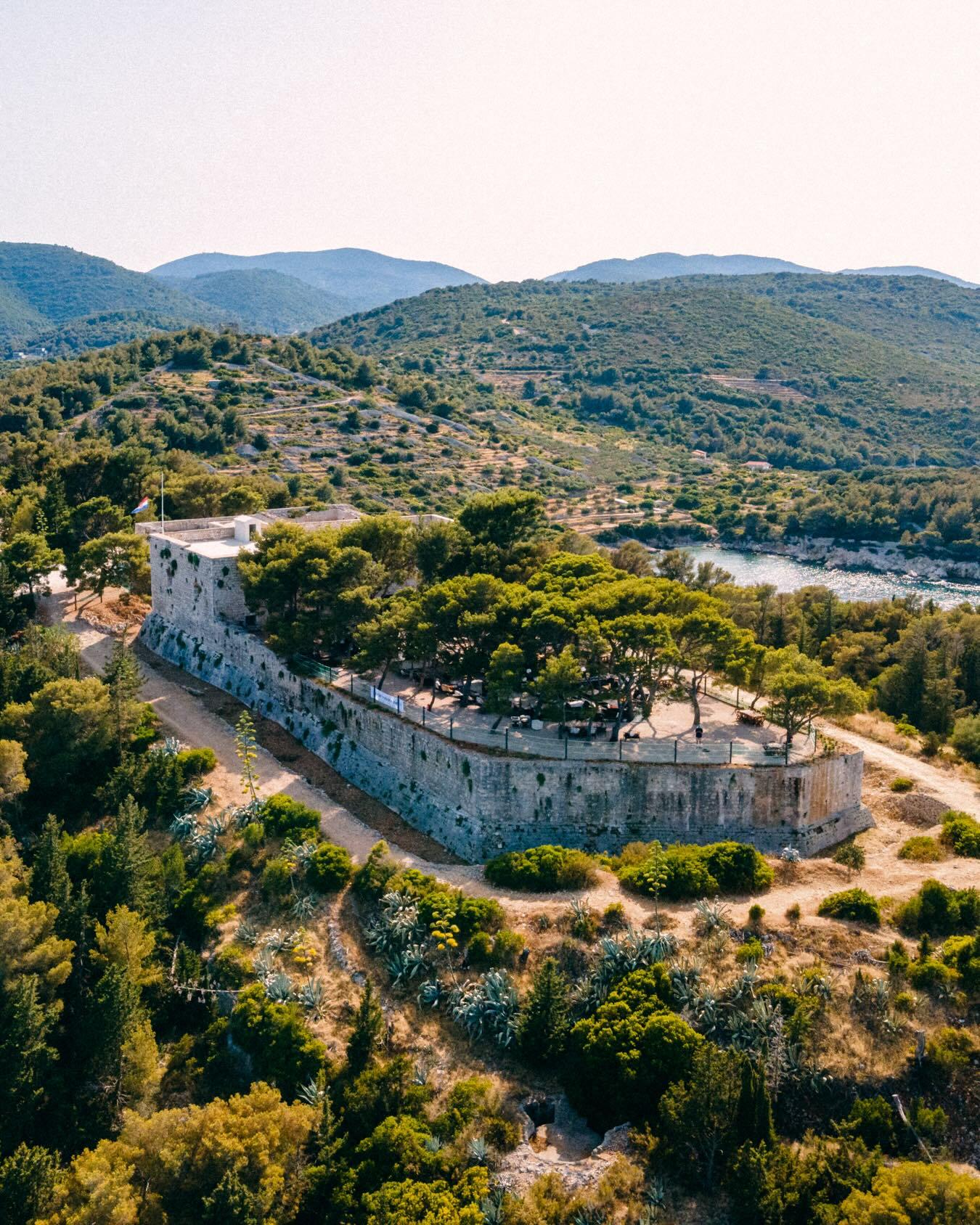 Dinner at the Edge of History: Fort George, Vis